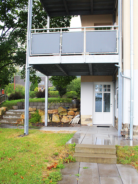 Mehrfamilienhaus_Villa_Hintereingang-Olbernhau-Senneke-Industrieauktionen